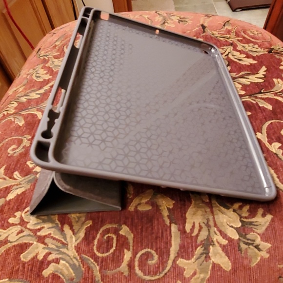 iPad 6th Generation Case - Picture 4 of 5